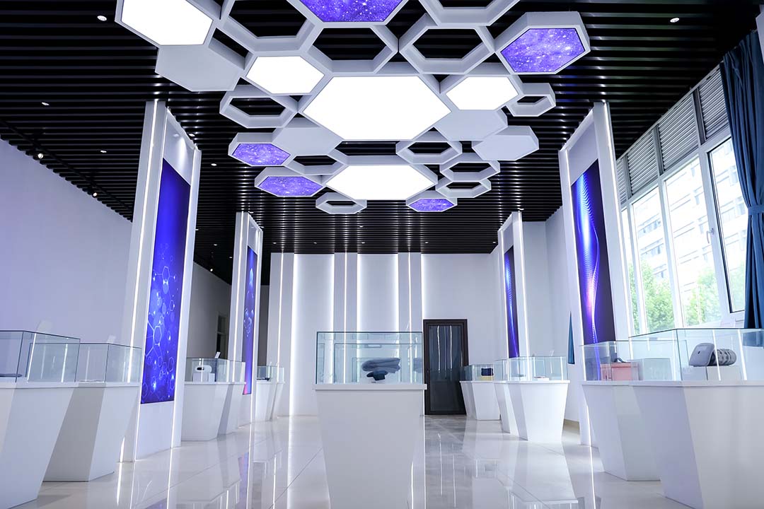  Де дежоу Графен производственная база была в основном завершена и начал